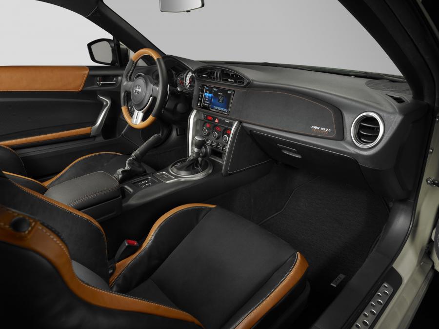 Интерьер Scion FR-S Release Series 2.0 2016 года  (фото 7 из 14)